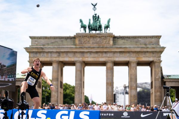 Martin Knauer (LG Stadtwerke Muenchen) beim Kugelstossen waehrend der deutschen Leichtathletik-Meisterschaften auf dem Pariser Platz am 24.06.2022 in Berlin
